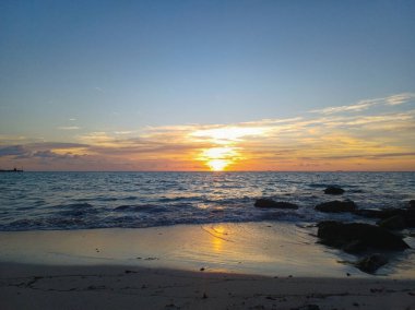 Güneş doğarken Karayip Denizi 'ni seyret