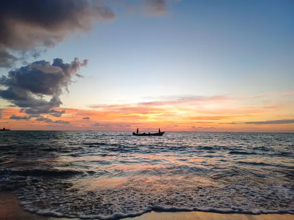 Güneş doğarken Karayip Denizi 'ni seyret