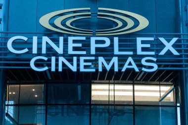 Toronto, ON, Kanada 17 Aralık 2023: Cineplex Sinema Şirketi 'nin tabelasında.