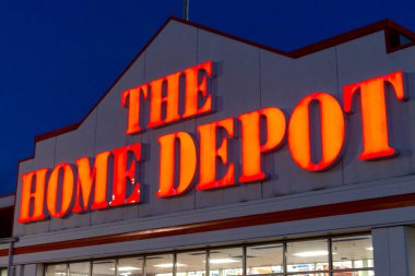 Toronto, ON, Kanada - 23 Ağustos 2023 Toronto 'daki Home Depot mağazasının tabelasına bakın