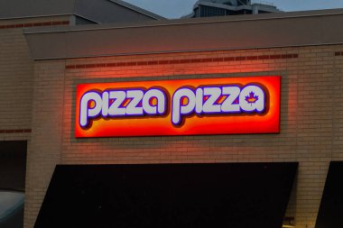 Toronto, ON, Kanada 20 Ağustos 2023 Ontario 'daki Pizza Şirketi' nin tabelasına bakın..