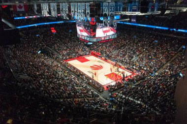 Toronto, Kanada - 07 Aralık 2022: Toronto Raptors normal sezon maçı sırasında Scotiabank Arena 'nın genel görünümü