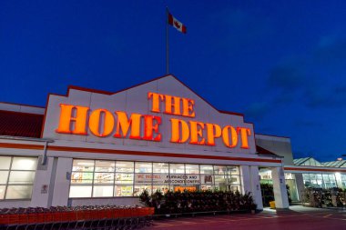 Toronto, ON, Kanada - 23 Ağustos 2023 Toronto 'daki Home Depot mağazasının tabelasına bakın