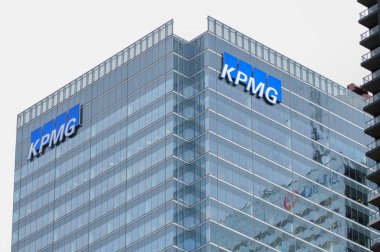 Toronto, ON, Kanada -5 Haziran 2024: KPMG tabelasına bakın. KPMG çok uluslu profesyonel hizmet ağıdır.