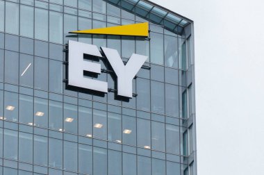 Toronto, ON, Kanada 23 Ağustos 2023 Toronto Dominion Bankası 'nın Toronto' daki binadaki tabelasına bakın..