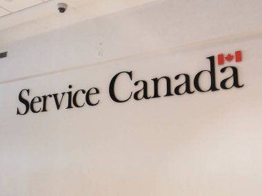 Toronto, ON, Kanada 23 Ağustos 2023 Toronto Dominion Bankası 'nın Toronto' daki binadaki tabelasına bakın..