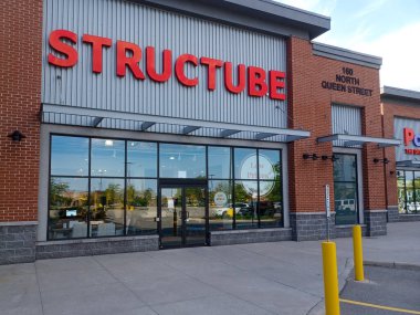 Toronto, ON, Kanada 23 Ağustos 2023 Toronto Dominion Bankası 'nın Toronto' daki binadaki tabelasına bakın..