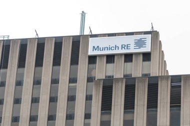 Toronto, ON, Kanada - 25 Ocak 2024: Münih RE şirketinin logosuna bakın