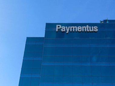 Toronto, ON, Kanada 23 Ağustos 2023 Toronto Dominion Bankası 'nın Toronto' daki binadaki tabelasına bakın..