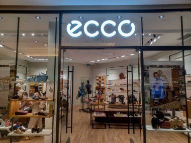 Toronto, ON, Kanada 17 Mayıs 2024: Ecco ayakkabı şirketine bakın.