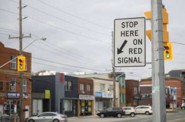 Toronto, ON, Kanada 23 Ağustos 2023 Toronto 'da kırmızı ışıkta durun..