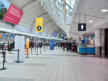 Toronto, ON, Kanada - 21 Haziran 2024: Toronto Pearson Uluslararası Havaalanı Terminali