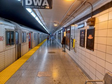 Toronto, ON, Kanada - 24 Haziran 2024: Broadview metro istasyonunda görüntülendi