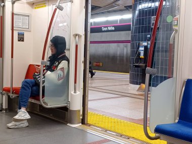 Toronto, ON, Kanada - 24 Haziran 2024: İçerideki Don Mill metro istasyonuna bakın