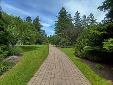 Niagara Şelalesi, On, Kanada - 4 Haziran 2024: Niagara Parks Botanik Bahçeleri manzarası