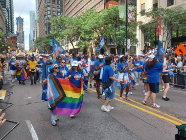 Toronto, ON, Kanada 30 Haziran 2024: Toronto 'daki 2024 Geleneksel Onur Yürüyüşü' ne Halk katıldı.