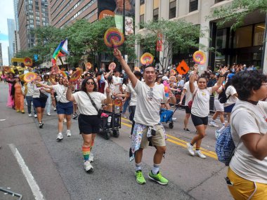 Toronto, ON, Kanada 30 Haziran 2024: Toronto 'daki 2024 Geleneksel Onur Yürüyüşü' ne Halk katıldı.