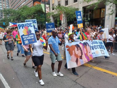 Toronto, ON, Kanada 30 Haziran 2024: Toronto 'daki 2024 Geleneksel Onur Yürüyüşü' ne Halk katıldı.
