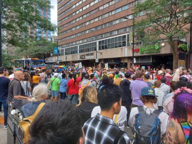 Toronto, ON, Kanada 30 Haziran 2024: Toronto 'daki 2024 Geleneksel Onur Yürüyüşü' ne Halk katıldı.