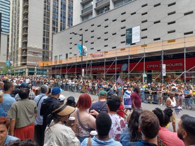 Toronto, ON, Kanada 30 Haziran 2024: Toronto 'daki 2024 Geleneksel Onur Yürüyüşü' ne Halk katıldı.