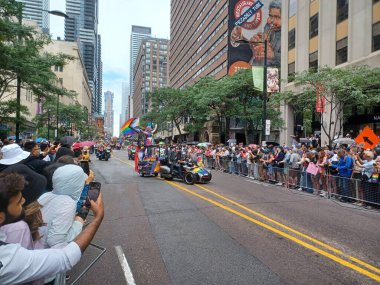 Toronto, ON, Kanada 30 Haziran 2024: Toronto 'daki 2024 Geleneksel Onur Yürüyüşü' ne Halk katıldı.