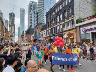 Toronto, ON, Kanada 30 Haziran 2024: Toronto 'daki 2024 Geleneksel Onur Yürüyüşü' ne Halk katıldı.