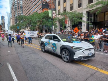 Toronto, ON, Kanada 30 Haziran 2024: Toronto 'daki 2024 Geleneksel Onur Yürüyüşü' ne Halk katıldı.