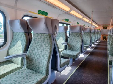 Toronto, ON, Kanada - 26 Haziran 2024: Go tren vagonunun iç görünümü