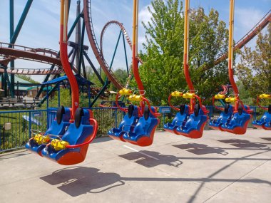 Toronto, ON, Kanada 2 Temmuz 2024: Harikalar Diyarı Eğlence Parkı 'nda gezinti manzarası.