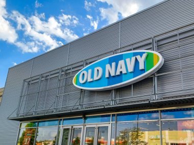 Toronto, ON, Kanada - 20 Nisan 2024 Eski Donanma Şirketi 'nin tabelasına bakın