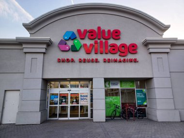 Toronto, ON, Kanada - 30 Ağustos 2023: Value Village mağazasının logosu