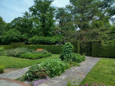 Niagara Şelalesi, On, Kanada - 4 Haziran 2024: Niagara Parks Botanik Bahçeleri manzarası