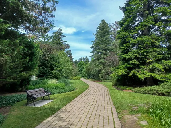 Niagara Şelalesi, On, Kanada - 4 Haziran 2024: Niagara Parks Botanik Bahçeleri manzarası