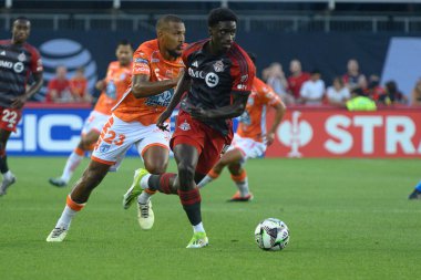 Toronto, ON, Kanada - 4 Ağustos 2024: Nickseon Gomis # 15 Toronto FC defans oyuncusu Toronto FC (Kanada) ile C.F. Pachuca (Meksika) BMO Sahasında (Toronto 2-1 kazandı)