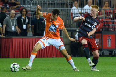Toronto, On, Kanada - 4 Ağustos 2024: Oussama Idrissi # 11F Pachuca, Toronto FC (Kanada) ve C.F. arasındaki Lig Kupası maçında topu sürüyor. Pachuca (Meksika) BMO Sahasında (Toronto 2-1 kazandı)