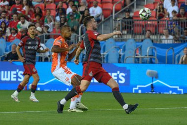 Toronto, ON, Kanada - 4 Ağustos 2024: Toronto FC 'nin Kevin Long # 5 numaralı defans oyuncusu Toronto FC (Kanada) ile C.F. Pachuca (Meksika) BMO Sahasında (Toronto 2-1 kazandı)