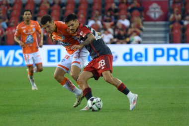 Toronto, ON, Kanada - 4 Ağustos 2024: Raoul Petretta # 28 Toronto FC defans oyuncusu Toronto FC (Kanada) ile C.F. Pachuca (Meksika) BMO Sahasında (Toronto 2-1 kazandı)