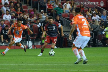 Toronto, ON, Kanada - 4 Ağustos 2024: Jonathan Osorio # 21 Toronto FC orta saha oyuncusu Toronto FC (Kanada) - C.F. Pachuca (Meksika) BMO Sahasında (Toronto 2-1 kazandı)