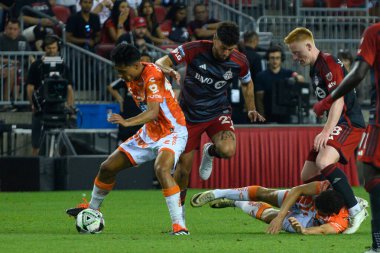 Toronto, ON, Kanada - 4 Ağustos 2024: Jonathan Osorio # 21 Toronto FC orta saha oyuncusu Toronto FC (Kanada) - C.F. Pachuca (Meksika) BMO Sahasında (Toronto 2-1 kazandı)