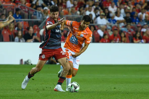 Toronto, ON, Kanada - 4 Ağustos 2024: Jonathan Osorio # 21 Toronto FC orta saha oyuncusu Toronto FC (Kanada) - C.F. Pachuca (Meksika) BMO Sahasında (Toronto 2-1 kazandı)