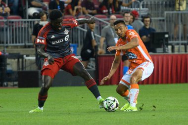 Toronto, ON, Kanada - 4 Ağustos 2024: Nickseon Gomis # 15 Toronto FC defans oyuncusu Toronto FC (Kanada) ile C.F. Pachuca (Meksika) BMO Sahasında (Toronto 2-1 kazandı)