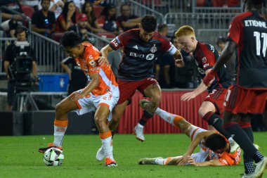 Toronto, ON, Kanada - 4 Ağustos 2024: Jonathan Osorio # 21 Toronto FC orta saha oyuncusu Toronto FC (Kanada) - C.F. Pachuca (Meksika) BMO Sahasında (Toronto 2-1 kazandı)