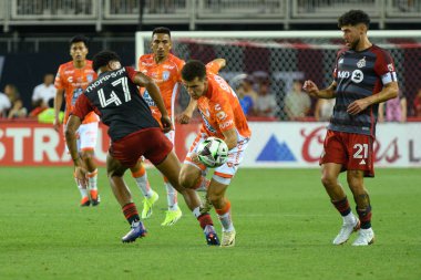 Toronto, On, Kanada - 4 Ağustos 2024: Oussama Idrissi # 11F Pachuca, Toronto FC (Kanada) ve C.F. arasındaki Lig Kupası maçında topu sürüyor. Pachuca (Meksika) BMO Sahasında (Toronto 2-1 kazandı)