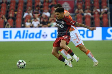 Toronto, ON, Kanada - 4 Ağustos 2024: Raoul Petretta # 28 Toronto FC defans oyuncusu Toronto FC (Kanada) ile C.F. Pachuca (Meksika) BMO Sahasında (Toronto 2-1 kazandı)