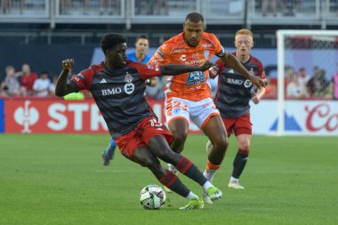 Toronto, ON, Kanada - 4 Ağustos 2024: Nickseon Gomis # 15 Toronto FC defans oyuncusu Toronto FC (Kanada) ile C.F. Pachuca (Meksika) BMO Sahasında (Toronto 2-1 kazandı)