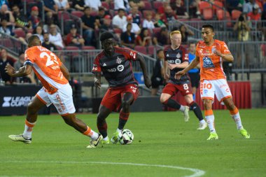 Toronto, ON, Kanada - 4 Ağustos 2024: Nickseon Gomis # 15 Toronto FC defans oyuncusu Toronto FC (Kanada) ile C.F. Pachuca (Meksika) BMO Sahasında (Toronto 2-1 kazandı)