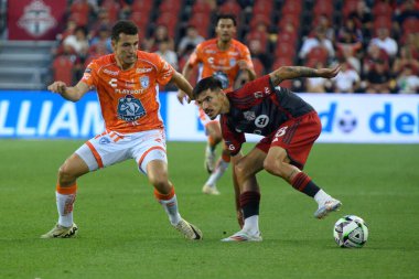Toronto, ON, Kanada - 4 Ağustos 2024: Raoul Petretta # 28 Toronto FC defans oyuncusu Toronto FC (Kanada) ile C.F. Pachuca (Meksika) BMO Sahasında (Toronto 2-1 kazandı)
