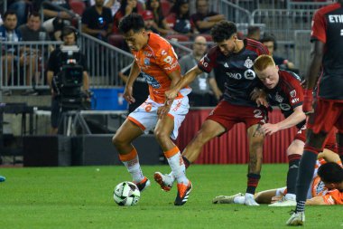 Toronto, ON, Kanada - 4 Ağustos 2024: Jonathan Osorio # 21 Toronto FC orta saha oyuncusu Toronto FC (Kanada) - C.F. Pachuca (Meksika) BMO Sahasında (Toronto 2-1 kazandı)