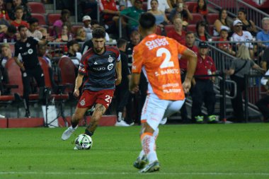 Toronto, ON, Kanada - 4 Ağustos 2024: Jonathan Osorio # 21 Toronto FC orta saha oyuncusu Toronto FC (Kanada) - C.F. Pachuca (Meksika) BMO Sahasında (Toronto 2-1 kazandı)