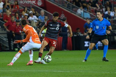 Toronto, ON, Kanada - 4 Ağustos 2024: Jonathan Osorio # 21 Toronto FC orta saha oyuncusu Toronto FC (Kanada) - C.F. Pachuca (Meksika) BMO Sahasında (Toronto 2-1 kazandı)